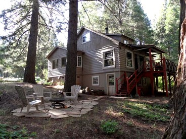 Cozy Vacation Cottage Rental near Lassen Volcanic National Park, Northern California - glamping.directory