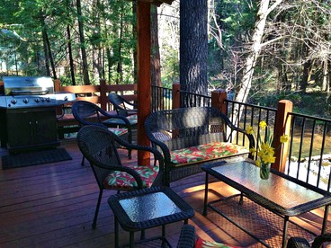 Cozy Vacation Cottage Rental near Lassen Volcanic National Park, Northern California - Shingletown, California - glamping.directory