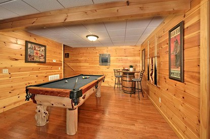 Spacious Cabin with Game Room and Hot-tub in Sevierville, Tennessee - Sevierville, Tennessee - glamping.directory