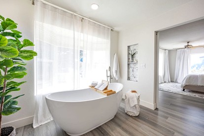 Elegant Coastal Retreat with Panoramic Ocean Views near Half Moon Bay, California - Moss Beach, California - glamping.directory