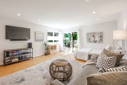 Elegant Coastal Retreat with Panoramic Ocean Views near Half Moon Bay, California - Moss Beach, California - glamping.directory