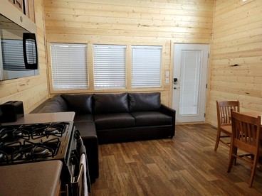 Peaceful Tiny Home Getaway with Loft & Open Sky Views in Williams, Arizona - Williams, Arizona - glamping.directory