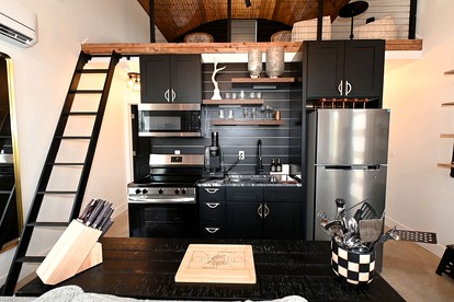 Serene Modern Hot Tub Cabin with Valley Views near Lake Tenkiller, Vian, Oklahoma - Vian, Oklahoma - glamping.directory