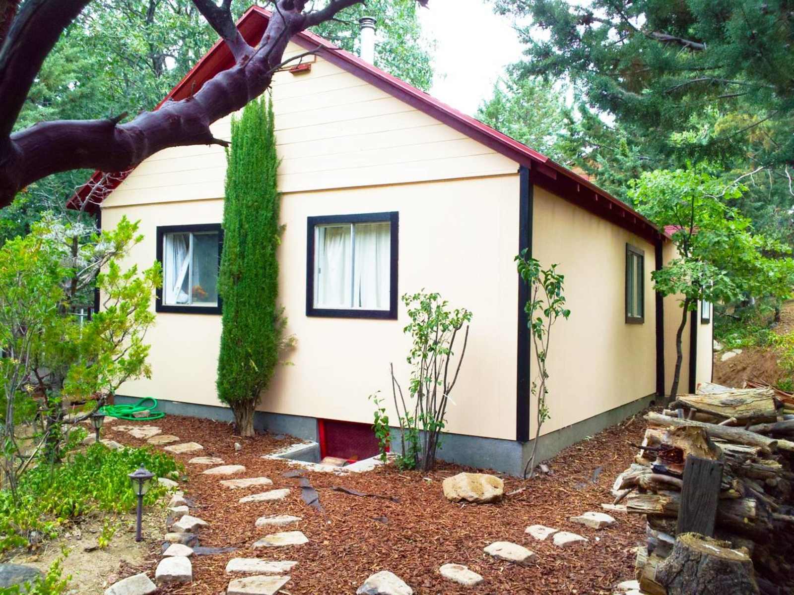Time Traveler Retreat Julian Cabin - glamping.directory