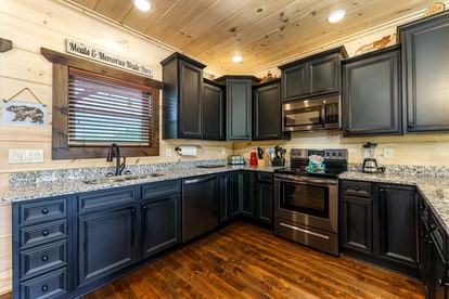 Outstanding Cabin with Game Room, Jacuzzi and Cinema Room in Tennessee - Sevierville, Tennessee - glamping.directory