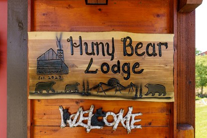 Outstanding Cabin with Game Room, Jacuzzi and Cinema Room in Tennessee - Sevierville, Tennessee - glamping.directory