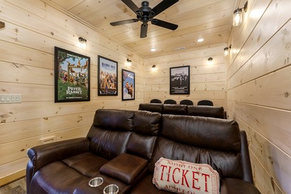Outstanding Cabin with Game Room, Jacuzzi and Cinema Room in Tennessee - Sevierville, Tennessee - glamping.directory