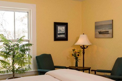 Elegant Vacation Rental on Lake Winnisquam - Sanbornton, New Hampshire - glamping.directory