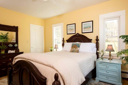 Elegant Vacation Rental on Lake Winnisquam - Sanbornton, New Hampshire - glamping.directory
