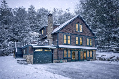 Luxury Mountain Retreat with Hot Tub near Story Land in Bartlett, NH - Bartlett, New Hampshire - glamping.directory
