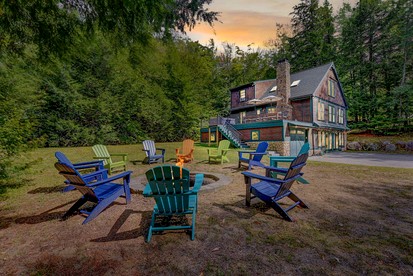 Luxury Mountain Retreat with Hot Tub near Story Land in Bartlett, NH - Bartlett, New Hampshire - glamping.directory