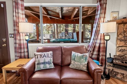 Dog-Friendly Rustic Cabin with Hot-Tub and Deck Great for Families in California - Big Bear Lake, California - glamping.directory