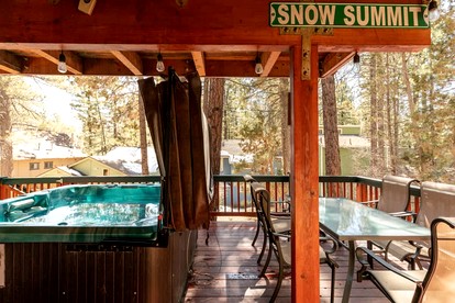 Dog-Friendly Rustic Cabin with Hot-Tub and Deck Great for Families in California - Big Bear Lake, California - glamping.directory