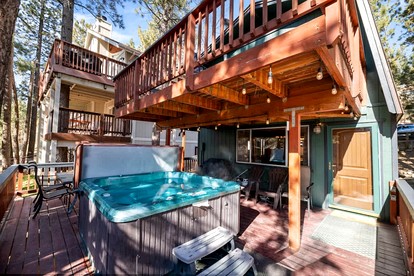 Dog-Friendly Rustic Cabin with Hot-Tub and Deck Great for Families in California - Big Bear Lake, California - glamping.directory