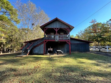 Charming Lakeside Cabin with Private Pond Access Near Zwolle, Louisiana - Zwolle, Louisiana - glamping.directory