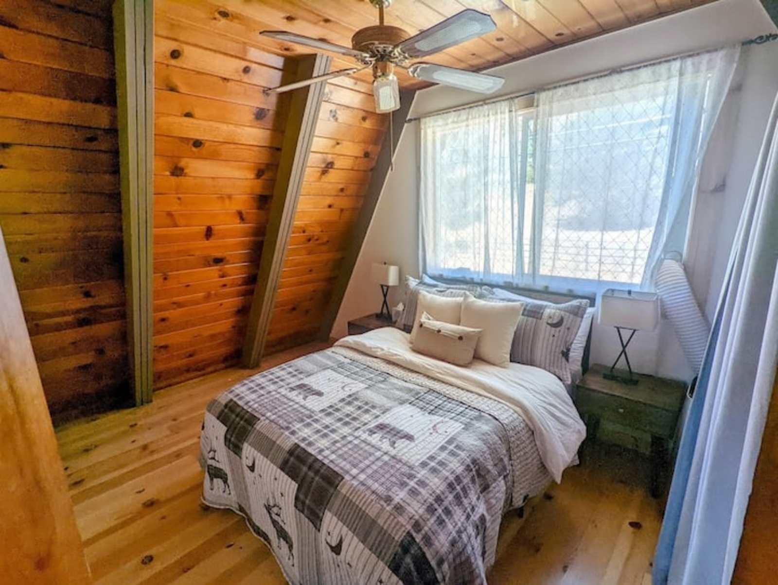 Spectacular A-Frame. Epic views!! - Wofford Heights, California - glamping.directory