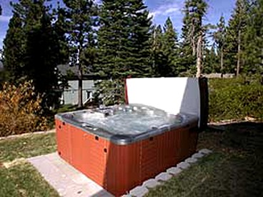 Family-Friendly Cottage with Mountain Views near Heavenly Ski Resort in South Lake Tahoe, California - South Lake Tahoe, California - glamping.directory