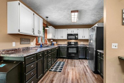 Pet Friendly Lakefront Cottage with Hot-tub in Johannesburg, Michigan - Johannesburg, Michigan - glamping.directory