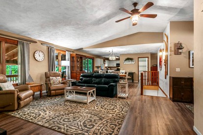 Pet Friendly Lakefront Cottage with Hot-tub in Johannesburg, Michigan - Johannesburg, Michigan - glamping.directory