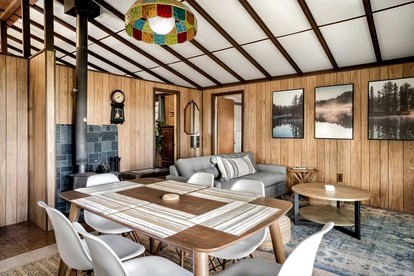 Modern Mountainside Cabin with Hot Tub, Fire Pit, Large Deck and Covered Porch - Perfect for Your Family Getaway in Hedgesville, WV - Hedgesville, West Virginia - glamping.directory
