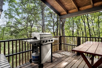 Modern Mountainside Cabin with Hot Tub, Fire Pit, Large Deck and Covered Porch - Perfect for Your Family Getaway in Hedgesville, WV - Hedgesville, West Virginia - glamping.directory