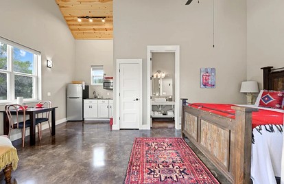 Wonderful Open-Plan Cottage for a Fantastic Family Retreat to Texas Hill Country near Dripping Springs, Texas - Dripping Springs, Texas - glamping.directory