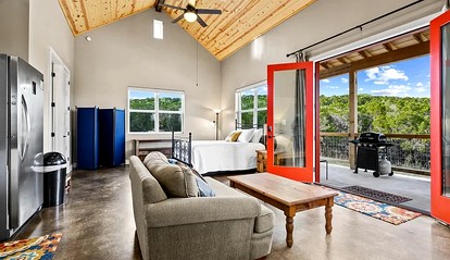 Wonderful Open-Plan Cottage for a Fantastic Family Retreat to Texas Hill Country near Dripping Springs, Texas - Dripping Springs, Texas - glamping.directory