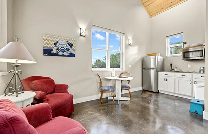 Wonderful Open-Plan Cottage for a Fantastic Family Retreat to Texas Hill Country near Dripping Springs, Texas - Dripping Springs, Texas - glamping.directory