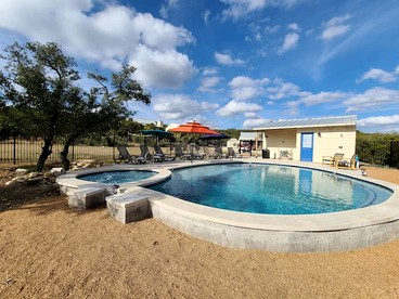 Wonderful Open-Plan Cottage for a Fantastic Family Retreat to Texas Hill Country near Dripping Springs, Texas - Dripping Springs, Texas - glamping.directory