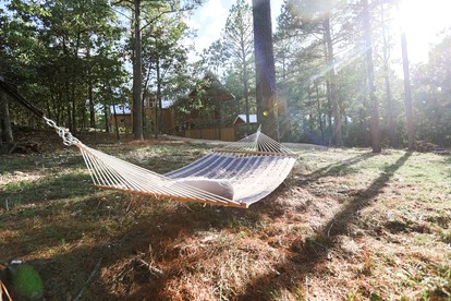 Luxurious Cabin with a Hot Tub and Fireplace near Broken Bow Lake in Oklahoma - Hochatown, Oklahoma - glamping.directory
