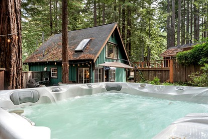 Dog Friendly, Charming Cabin with Hot Tub close to Russian River Wineries and Pacific Coastline, California - Guerneville, California - glamping.directory