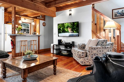 Dog Friendly, Charming Cabin with Hot Tub close to Russian River Wineries and Pacific Coastline, California - Guerneville, California - glamping.directory