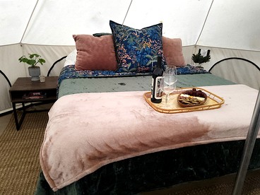Cozy Bell Tent at an Adults-Only Boutique Outdoor Retreat near Talkeenta, Alaska - Talkeetna, Alaska - glamping.directory