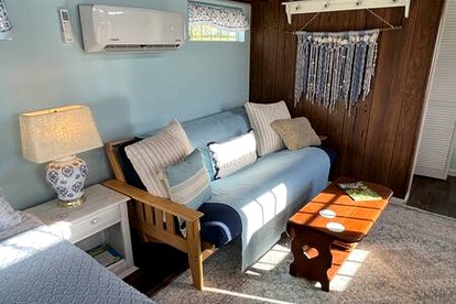 Cozy Tiny House with Fire Pit and Barbecue in Mount Jackson, Virginia - Edinburg, Virginia - glamping.directory