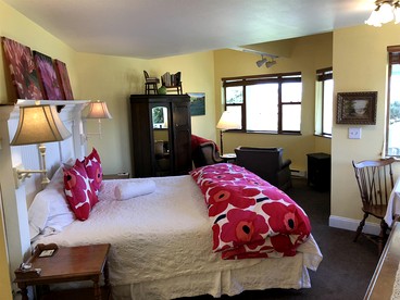 Rustic Cottage Rental with Puget Sound Views in Langley, Washington - Langley, Washington - glamping.directory