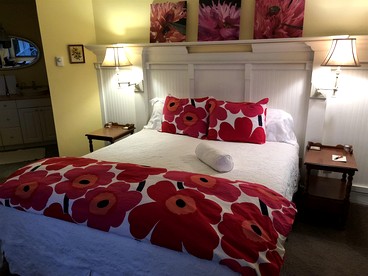 Rustic Cottage Rental with Puget Sound Views in Langley, Washington - Langley, Washington - glamping.directory