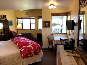 Rustic Cottage Rental with Puget Sound Views in Langley, Washington - Langley, Washington - glamping.directory