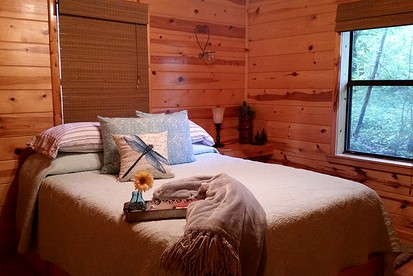 Wonderful Mountain Cabin Rental with a Fire Pit in Smithville, Oklahoma - Smithville, Oklahoma - glamping.directory
