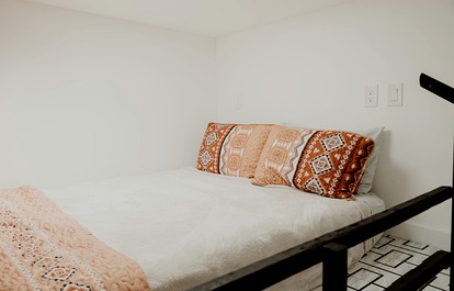Charming Tiny House Rental on a Farm in Frederickburg, Texas - Perfect for a Romantic Glamping Retreat - Fredericksburg, Texas - glamping.directory