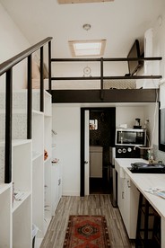 Charming Tiny House Rental on a Farm in Frederickburg, Texas - Perfect for a Romantic Glamping Retreat - Fredericksburg, Texas - glamping.directory