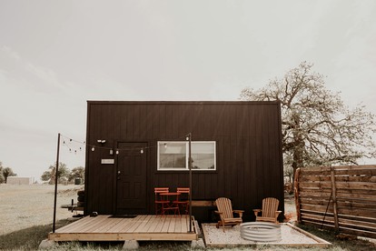 Charming Tiny House Rental on a Farm in Frederickburg, Texas - Perfect for a Romantic Glamping Retreat - glamping.directory