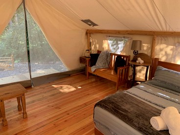 Gorgeous Glamping Tent with a Fire Pit near Umpqua National Forest, Oregon - Idleyld Park, Oregon - glamping.directory