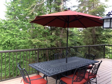 Cozy Four-Bedroom Cabin Getaway near Whitefish Mountain Resort in Montana - Columbia Falls, Montana - glamping.directory