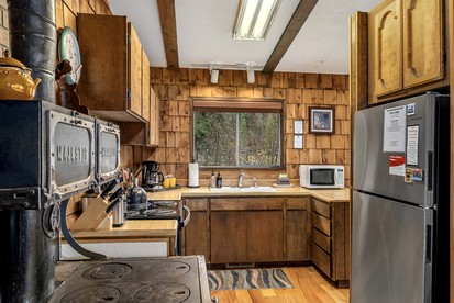 Pet-Friendly Cabin Wonderful for a Romantic Getaway in Leavenworth, Washington - Leavenworth, Washington - glamping.directory