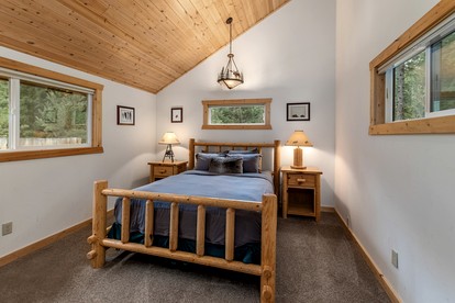Pet-Friendly Cabin Wonderful for a Romantic Getaway in Leavenworth, Washington - Leavenworth, Washington - glamping.directory