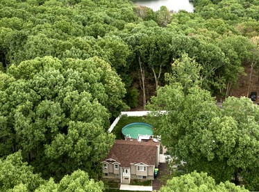 Gorgeous Cottage with Swimming Pool, Sauna and Hot-tub in East Stroudsburg, Pennsylvania - glamping.directory
