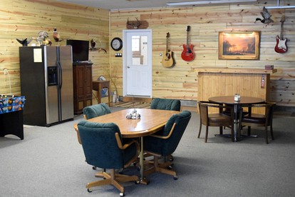 Stylish Vacation Rental near Lake of the Woods in Warroad, Minnesota - Warroad, Minnesota - glamping.directory