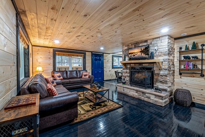 Smoky Mountain Cabin Retreat with Hot Tub, Game Room, Mini Golf & Creek Views in Pigeon Forge, Tennessee - Pigeon Forge, Tennessee - glamping.directory