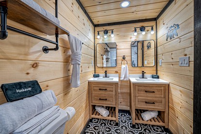 Smoky Mountain Cabin Retreat with Hot Tub, Game Room, Mini Golf & Creek Views in Pigeon Forge, Tennessee - Pigeon Forge, Tennessee - glamping.directory