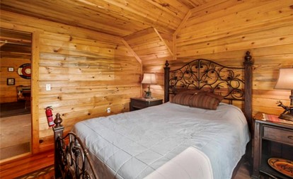 Incredible Spacious Barn for a Unique Escape in Nature in Cripple Creek, Colorado - Cripple Creek, Colorado - glamping.directory